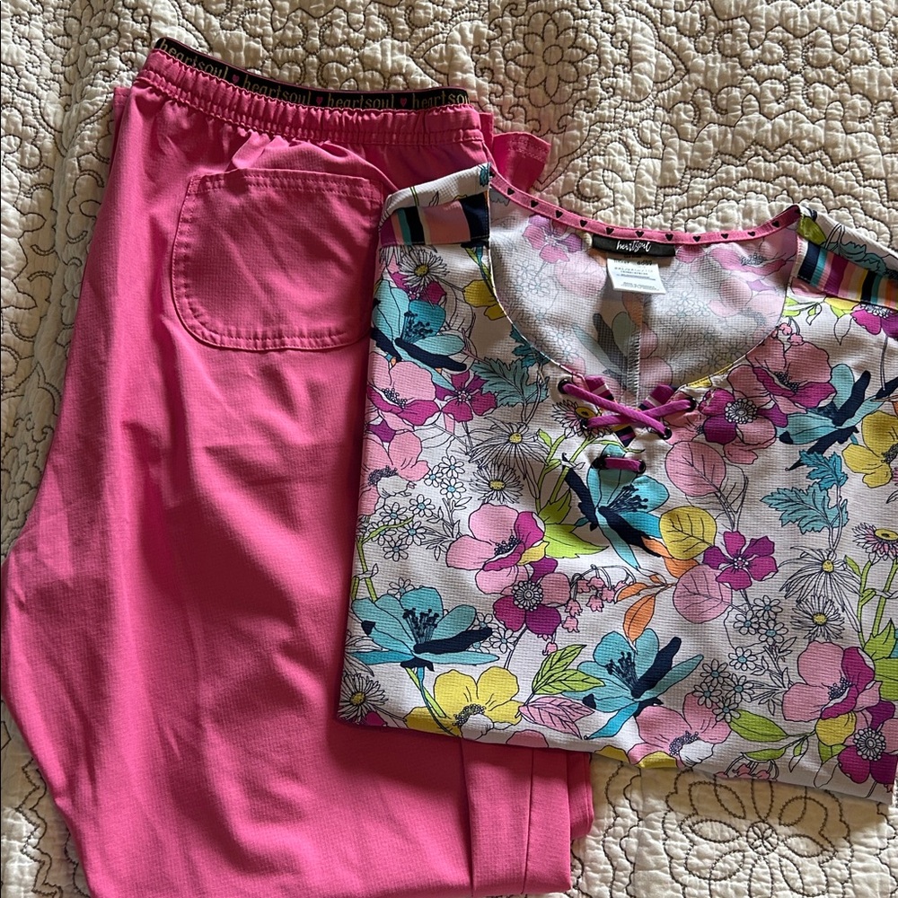 HeartSoul Floral Top with matching scrub bottoms 2xl